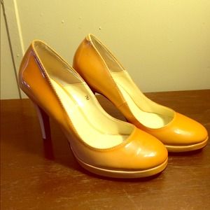 Ombré mustard heels