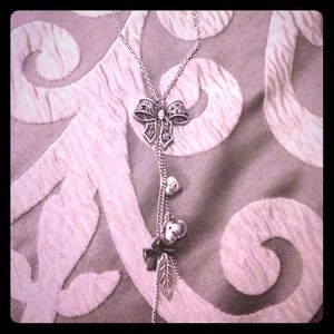 🚫Sold in a bundle🚫▫️Vintage Bow Necklace▫️