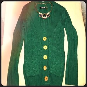 🔥BUNDLE! green sweater with statement necklace