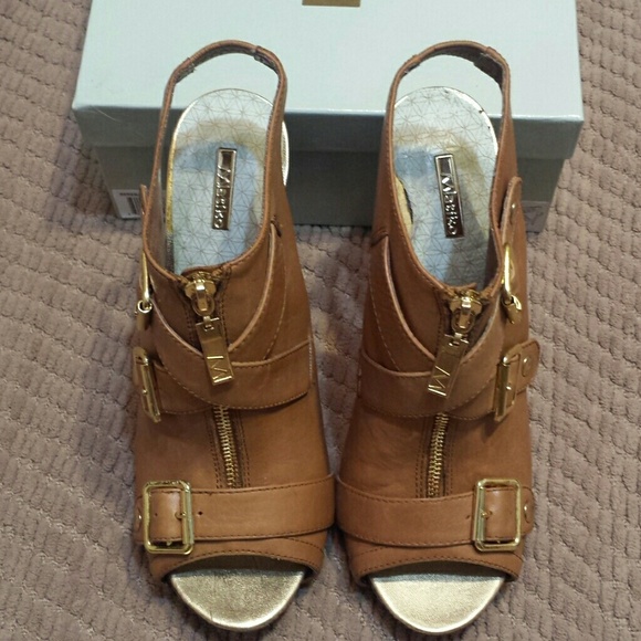 🚫SOLD🚫 Matiko Serena Booties - Picture 2 of 4