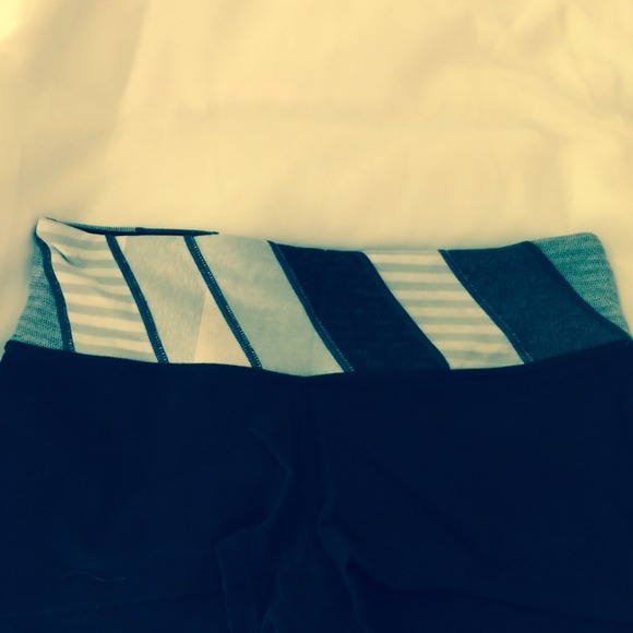 Great condition size 8 Lululemon Boogie shorts