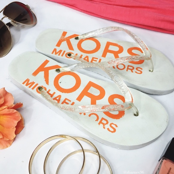 Michael Kors Shoes - 💸❤️Michael Kors Flip Flop Sandals❤️