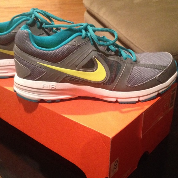Brand new nike air relentless!! NWT - Picture 1 of 4