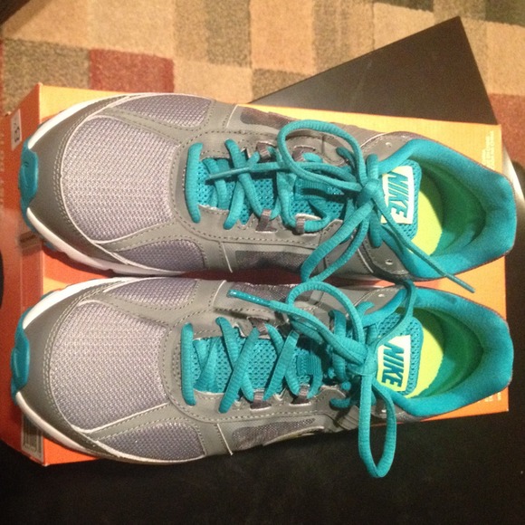 Brand new nike air relentless!! NWT - Picture 3 of 4