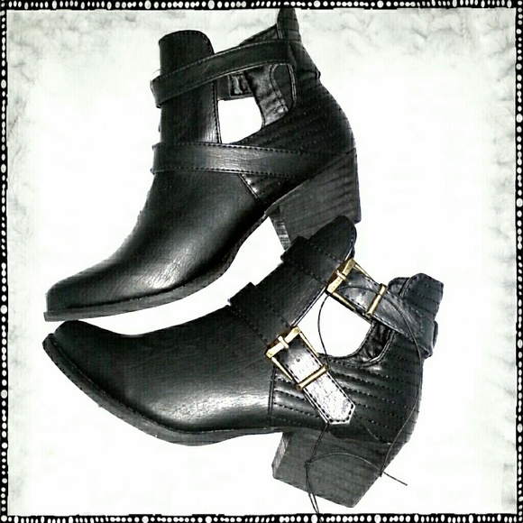 Cutout Forever21 ankle booties