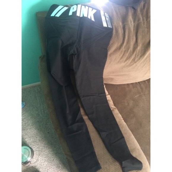 SOLD on Ⓜ️️erc !! 3 pair vs brand new yoga pants - Picture 2 of 3