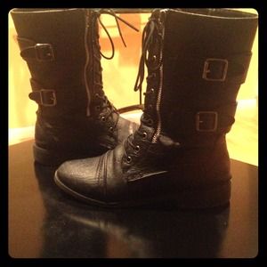 Black lace up combat boots with silver zippers!