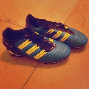 Soccer shoes
