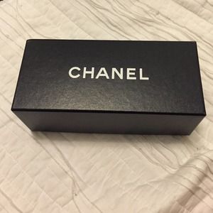 CHANEL Box