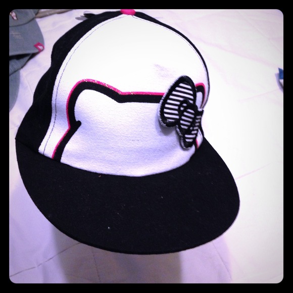 Hello kitty now snap hat