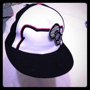 Hello kitty now snap hat