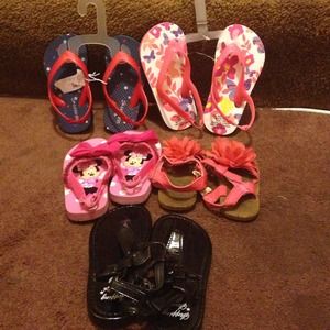 4 pair of toddler sandals👧