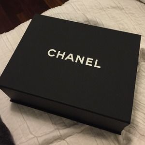 CHANEL Box