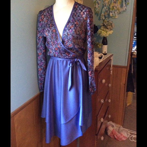 Vintage v neck dress