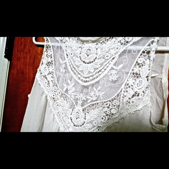 🚫sold bundle🚫Sleeveless lace crochet shirt/dress - Picture 2 of 4