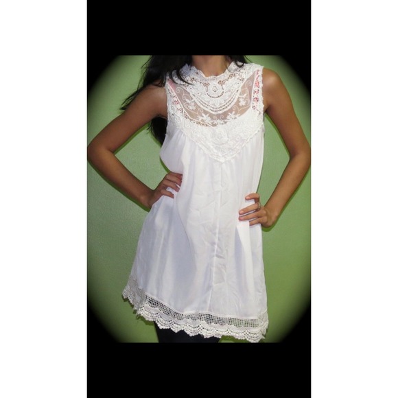 🚫sold bundle🚫Sleeveless lace crochet shirt/dress - Picture 3 of 4
