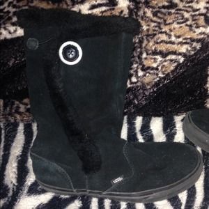 Black winter boots