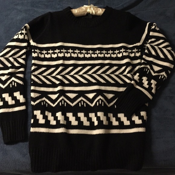 🚫SOLD🚫 🎀HOST PICK🎀 F21 Black Sweater - Picture 2 of 2