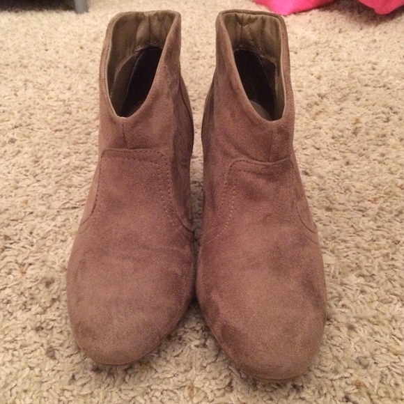 SOLD Beige suede booties