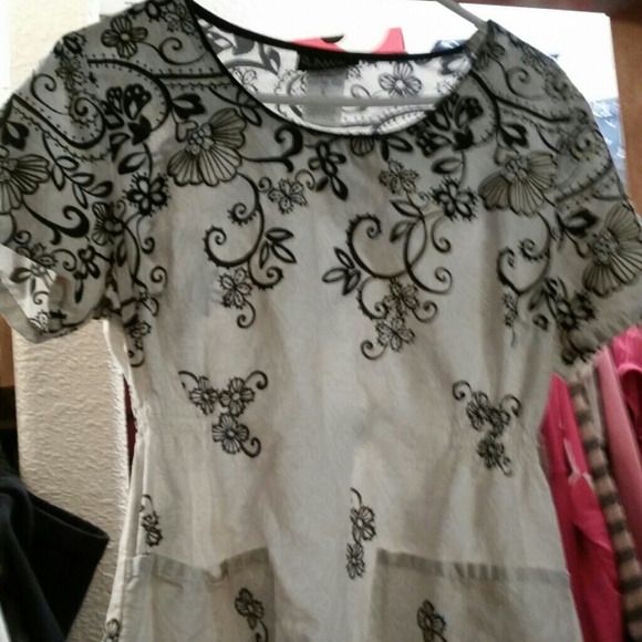 Run way Scrub Top  size small