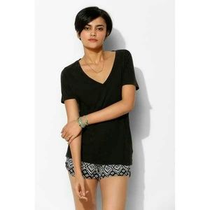 🌟BDG UO Washed Black Tee V neck