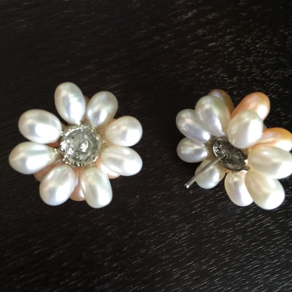 🎉HP🎉NWOT Natural Rice Pearl Pierced Earrings - Picture 3 of 4