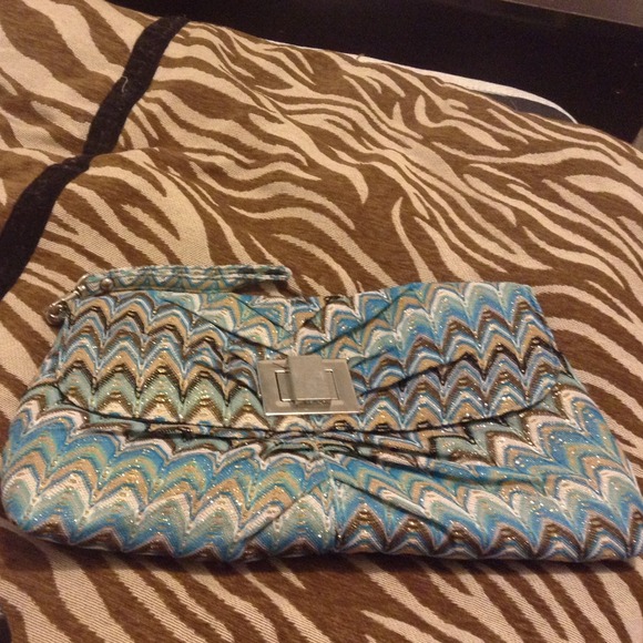 Zig zag cloth clutch