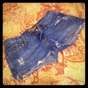 Abercrombie & Fitch ripped shorts 😍