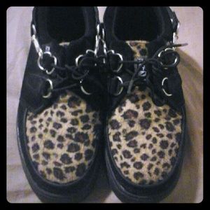 Black/leopard  T.U.K creepers with straps