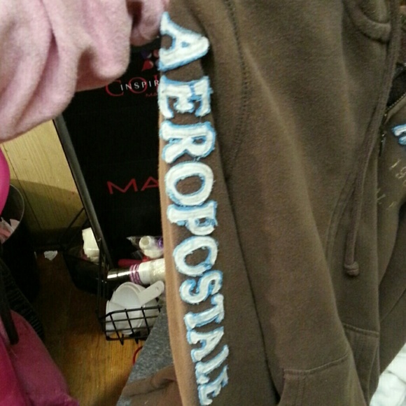 Top. - Picture 2 of 3