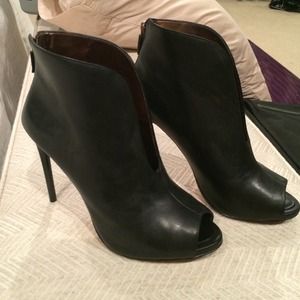 🚫SOLD🚫Black BCBG Maxazria open toe booties