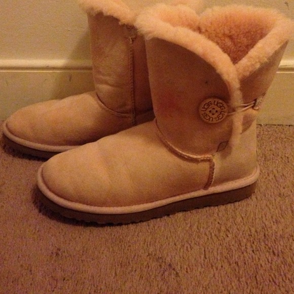 🌟👢 Authentic Pink Bailey button uggs!!!
