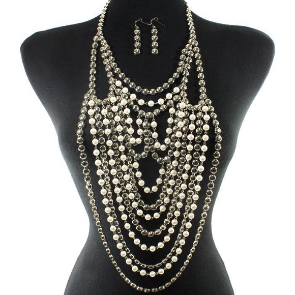 Oversized Multilayered Pearl Necklace Set