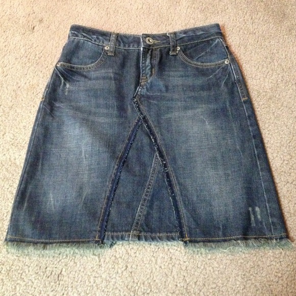 Mudd stylish distressed skirt