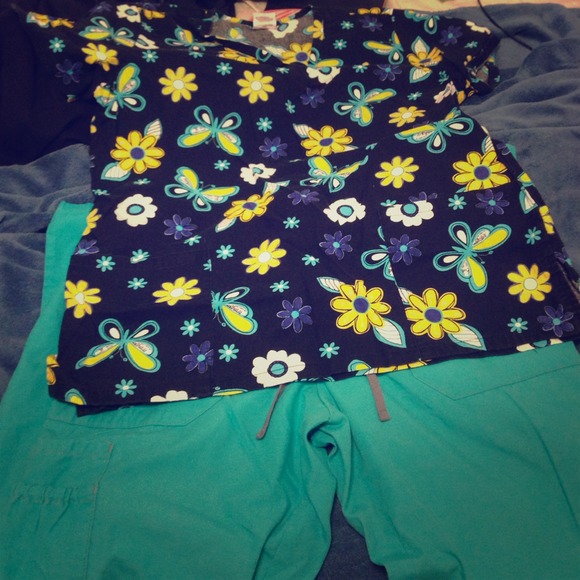 Walmart brand of scrubs size small.