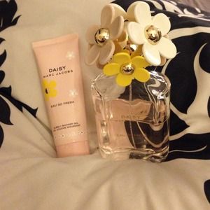 Marc Jacobs Daisy EAU SO FRESH & Shower Gel