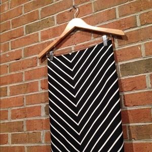 Black and White Macy's Fitted print Skirt