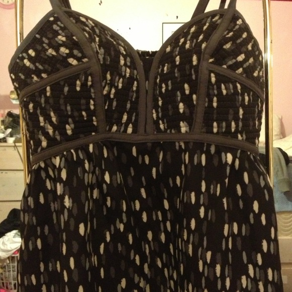 Cute summer top. - Picture 3 of 3