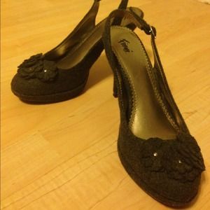 Fiona dark grey sling back pumps 👠