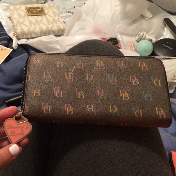 Dooney & Bourke wallet