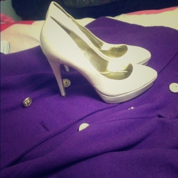 Nude Guess Pumps