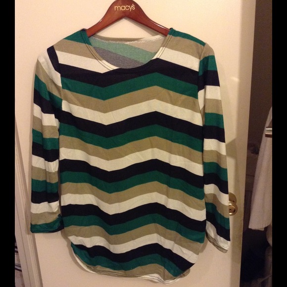 PULL OVER GREENWHITE STRIPES - Picture 1 of 3