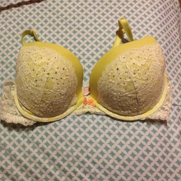 Victoria secret bra! Size 38C both bras