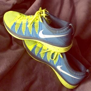 🎀SALE🎀 Nike Flyknit Lunarglide 2