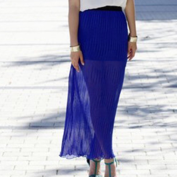 Dresses & Skirts - Lovely pleaded maxi skirt