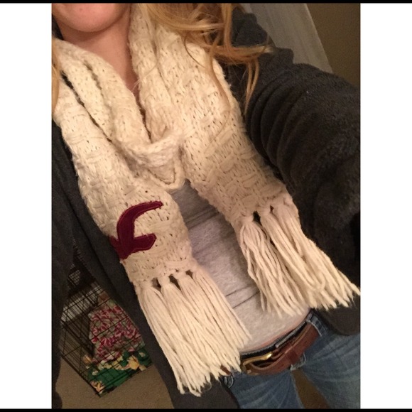 *SOLD* Hollister Scarf
