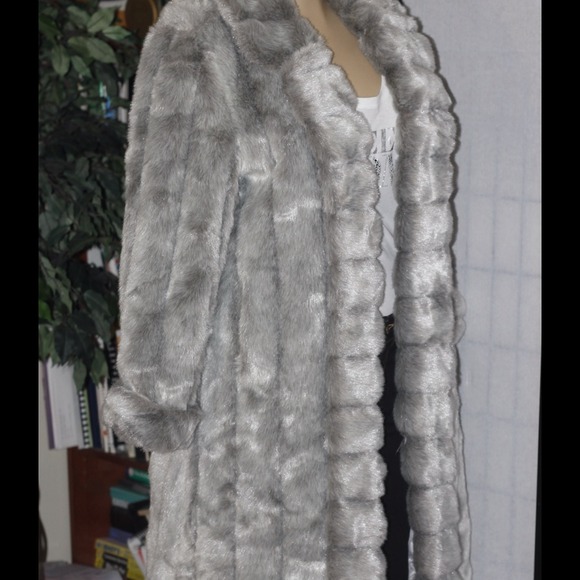 ⬇️⬇️. 1/2 SALE ONlY⬇️⬇️Terry Lewis-coat.