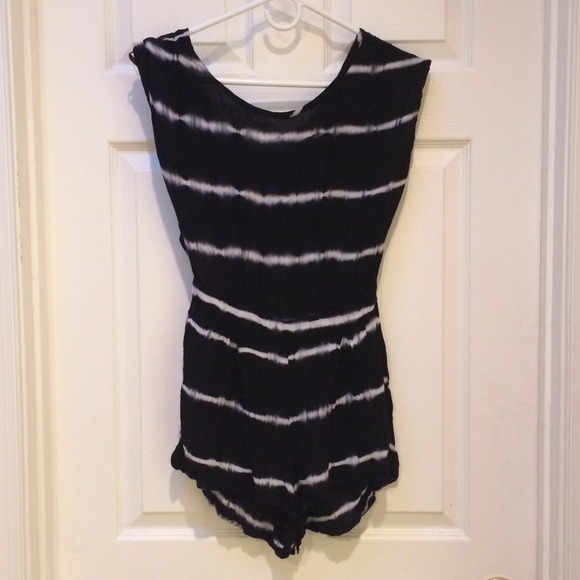 🚫SOLD🚫Akira Open Back Romper