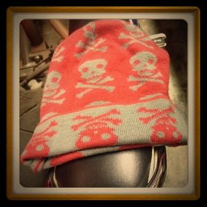 Skull Beanie grey/red
