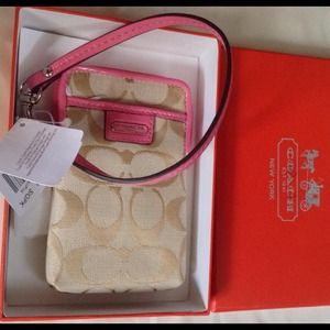 AUTHENTIC COACH WRISTLETS.